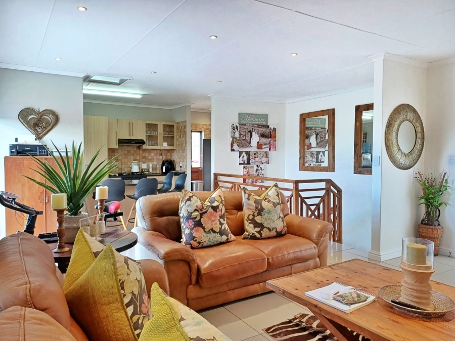 4 Bedroom Property for Sale in Avonddans Western Cape